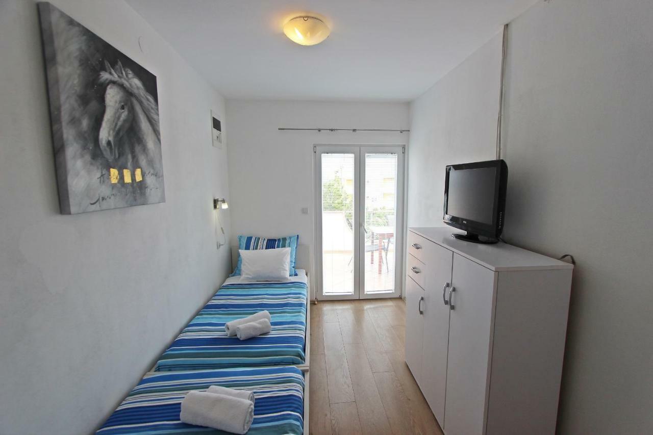 Apartments Josip Муртер Екстериор снимка