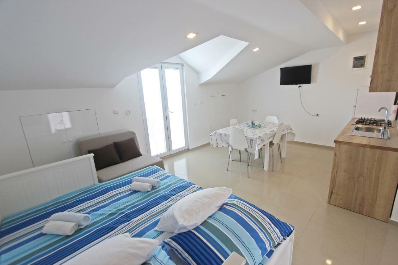 Apartments Josip Муртер Екстериор снимка