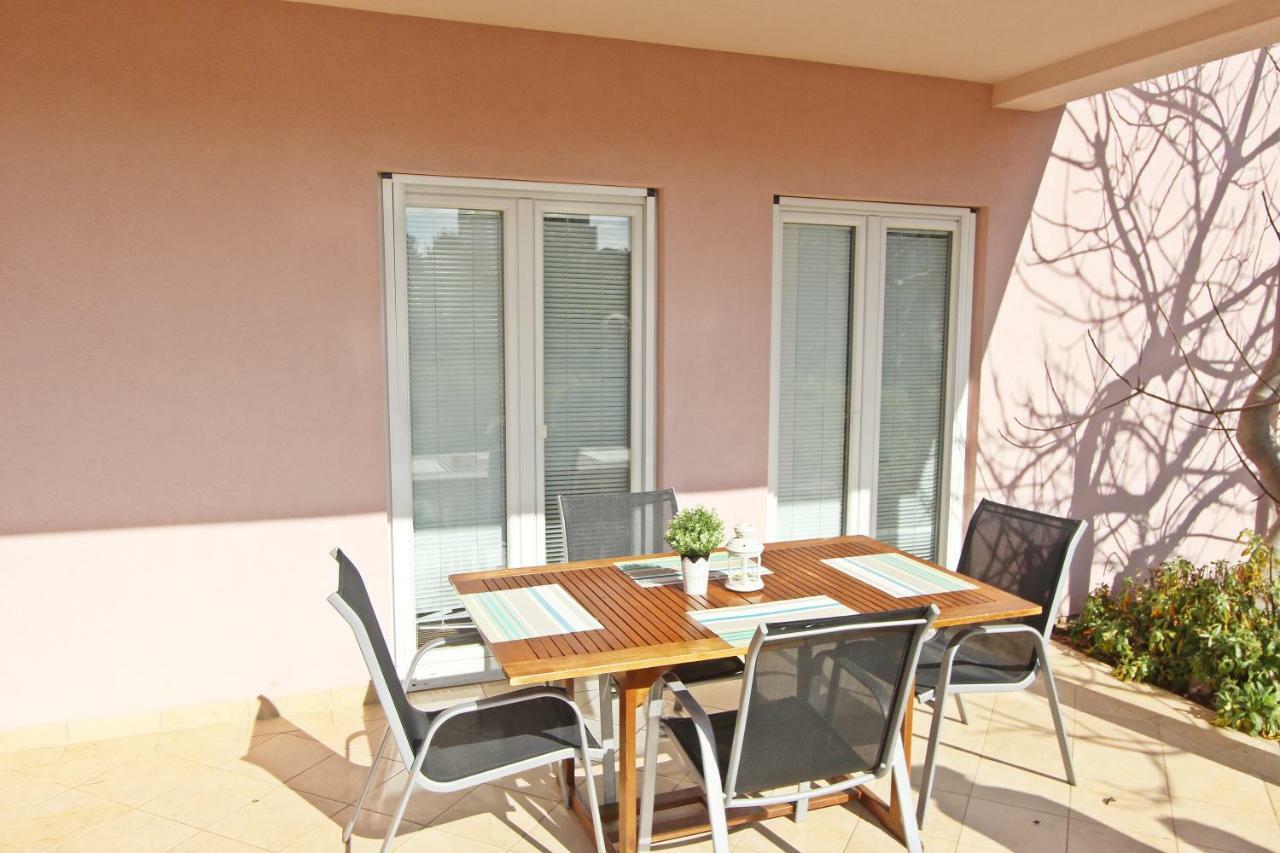 Apartments Josip Муртер Екстериор снимка